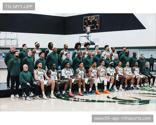 字母哥赛季走向成媒体候选头条，转会猜测不断