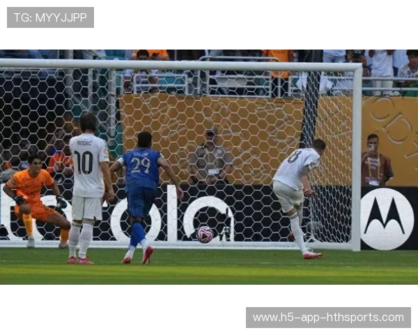 皇马点球冷静罚中，客场带走至关重要三分