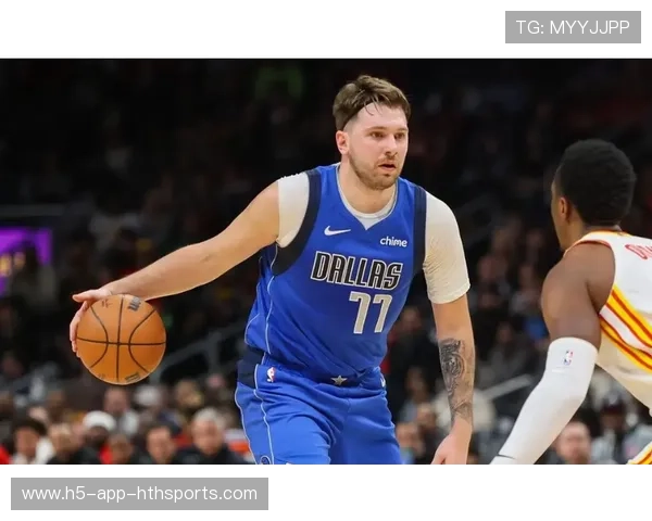 东契奇突破传底角，独行侠射手群持续开火