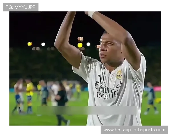 姆巴佩社媒直播秀厨艺，炸裂的厨艺引网友惊呼